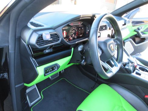 Used 2022 Lamborghini Urus image 11