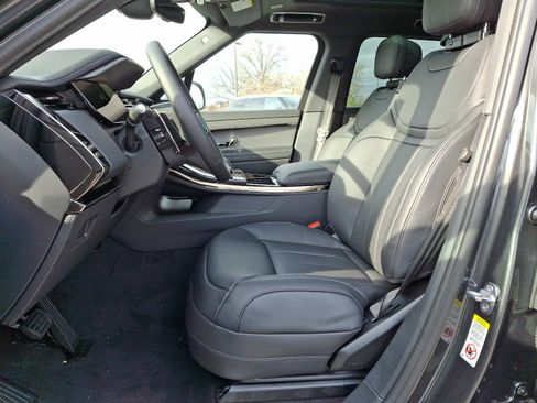 New 2025 Land Rover Range Rover Sport SE image 9