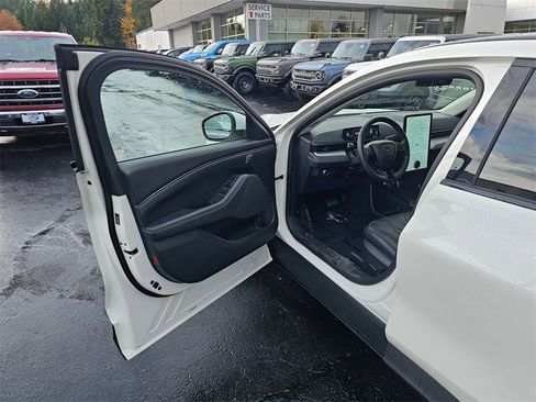 Used 2021 Ford Mustang Mach-E Select w/ Comfort/Appearance Package image 19