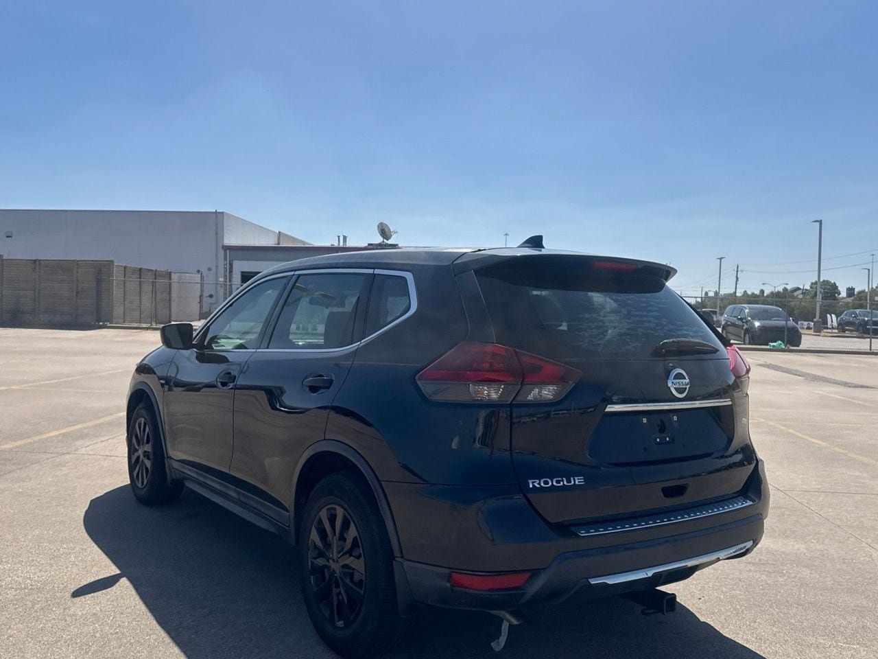 Used 2019 Nissan Rogue S FWD image 17