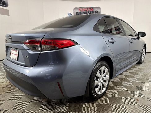 Used 2025 Toyota Corolla LE image 3