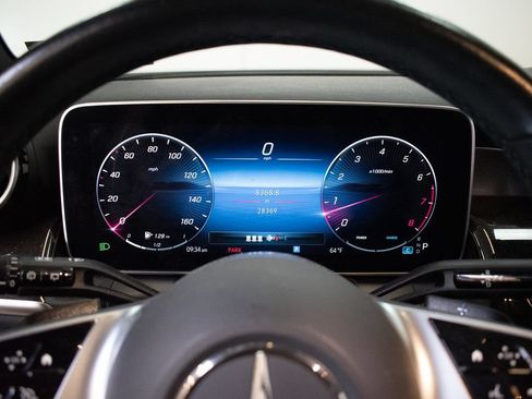 Used 2023 Mercedes-Benz GLC 300 4MATIC image 13