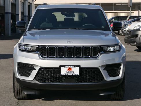 Used 2025 Jeep Grand Cherokee Laredo X w/ Luxury Tech Group I image 7