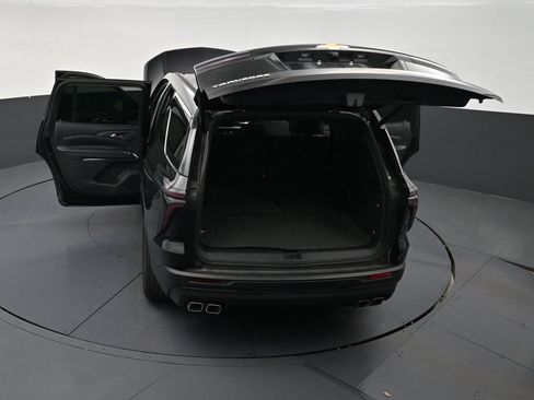 Used 2024 Chevrolet Traverse LS FWD image 24