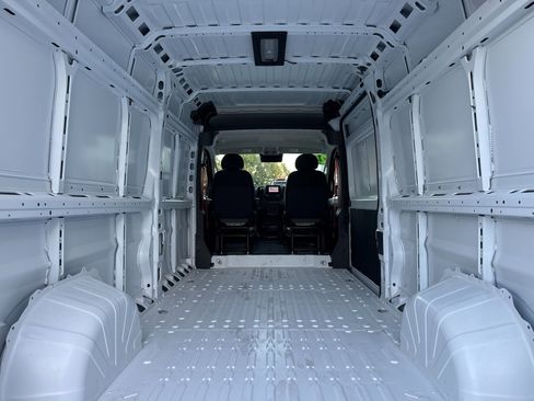 Used 2025 RAM ProMaster 2500 w/ Convenience Group image 14