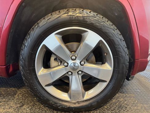 Used 2015 Jeep Grand Cherokee Overland w/ Advanced Technology Group RWD image 35