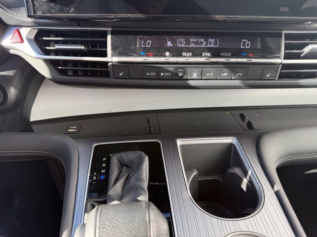 Used 2025 Toyota Sienna XLE FWD image 30