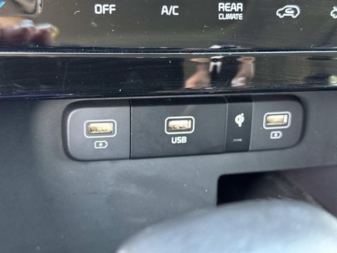 Used 2024 Kia Carnival SX Prestige FWD image 27