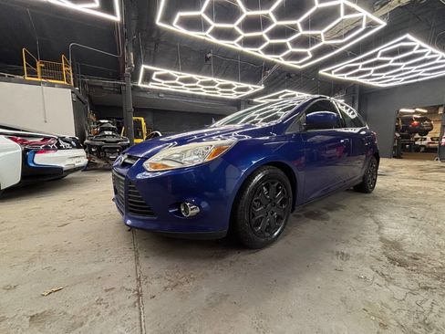 Used 2012 Ford Focus SE image 2