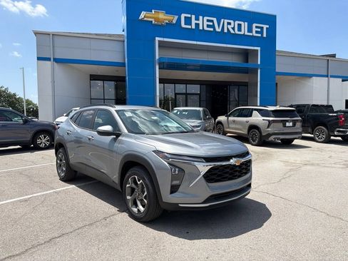 New 2026 Chevrolet Trax LT w/ Sunroof Package FWD image 1