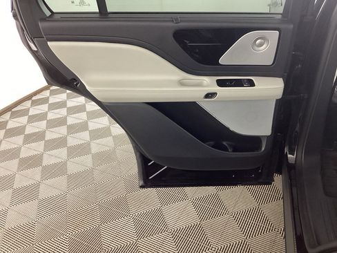 Used 2025 Lincoln Aviator Reserve w/ Equipment Group 201A image 15