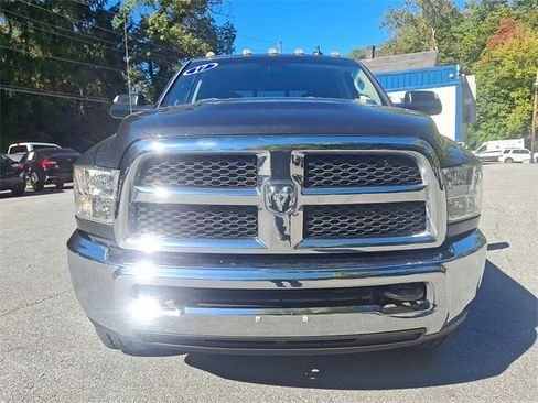 Used 2017 RAM 2500 SLT w/ Luxury Group image 3