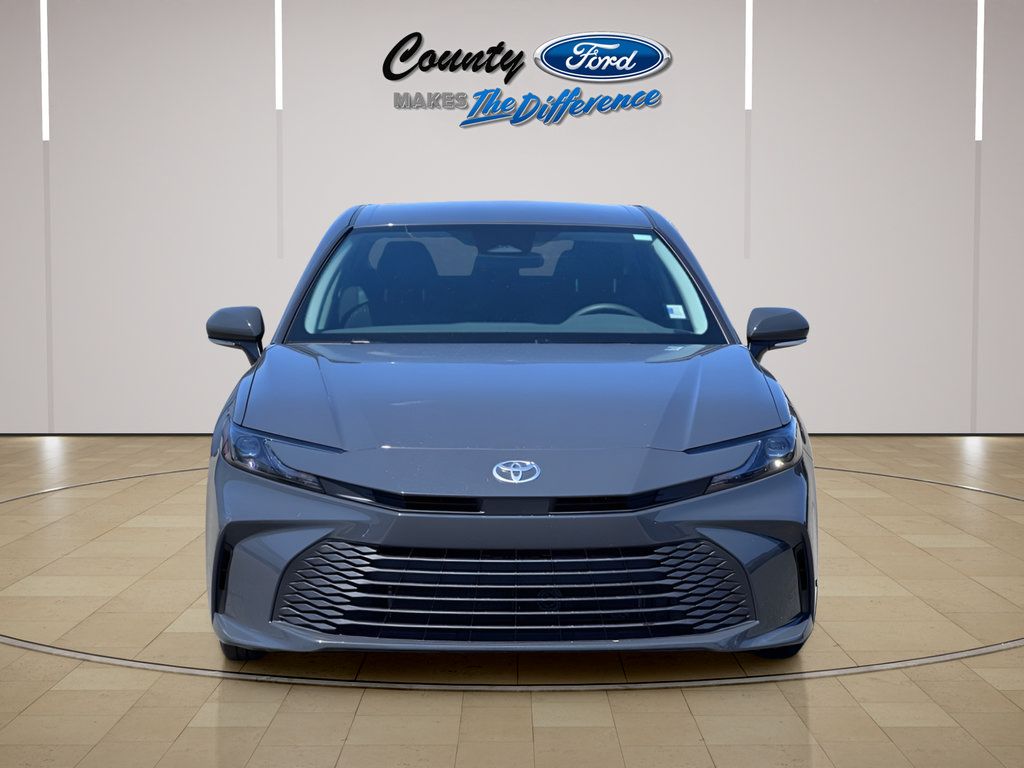 Used 2025 Toyota Camry LE FWD image 5