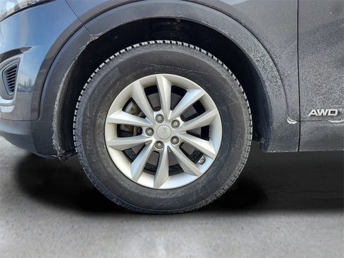 Used 2017 Kia Sorento LX w/ LX Convenience Package image 10