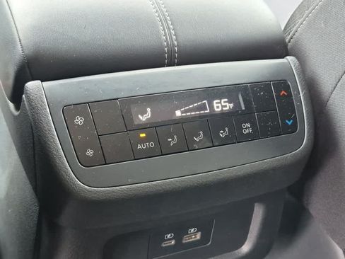 Used 2024 Nissan Pathfinder SV AWD/4WD image 8