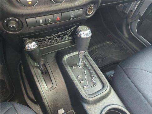 Used 2018 Jeep Wrangler Unlimited Sahara image 11