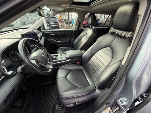 Used 2023 Toyota Highlander XLE image 21