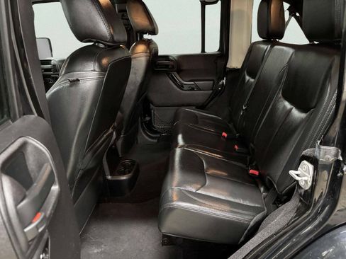 Used 2015 Jeep Wrangler Unlimited Sahara AWD/4WD image 16