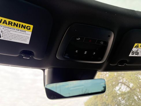 New 2026 Volvo EX30 Cross Country Ultra image 17