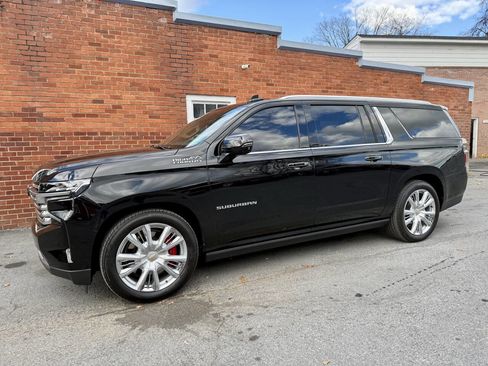Used 2024 Chevrolet Suburban High Country image 1