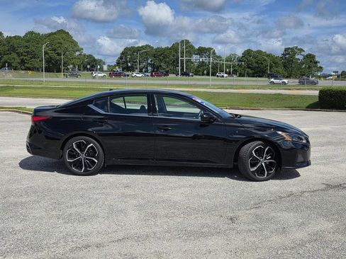 Used 2024 Nissan Altima 2.5 SR FWD image 31