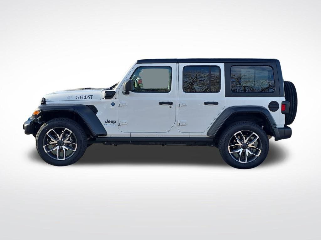 Used 2024 Jeep Wrangler Unlimited w/ LED Headlamp & Fog Lamp Group AWD/4WD image 2