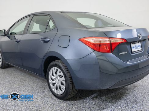 Used 2018 Toyota Corolla LE FWD image 5