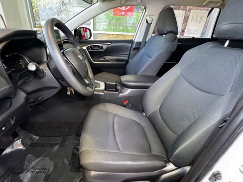 Used 2023 Toyota RAV4 LE AWD/4WD image 18
