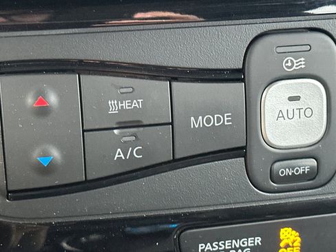 Used 2018 Nissan Leaf SL w/ SL Technology Package image 28