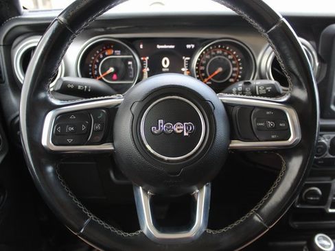 Used 2020 Jeep Wrangler Unlimited Sahara image 10