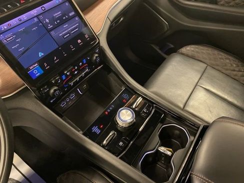 Used 2022 Jeep Grand Cherokee L Summit w/ Luxury Tech Group V AWD/4WD image 14