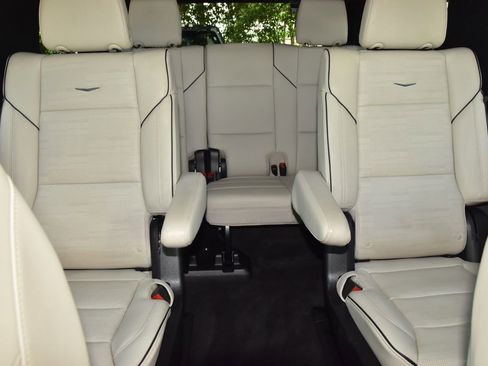Used 2023 Cadillac Escalade Sport AWD/4WD image 21
