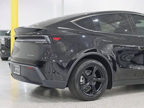 Used 2026 Tesla Model Y AWD image 10
