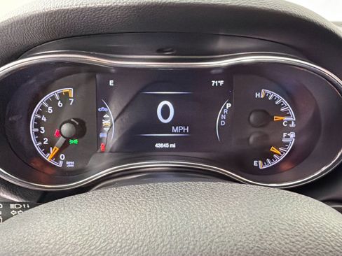 Used 2018 Jeep Grand Cherokee Limited image 11