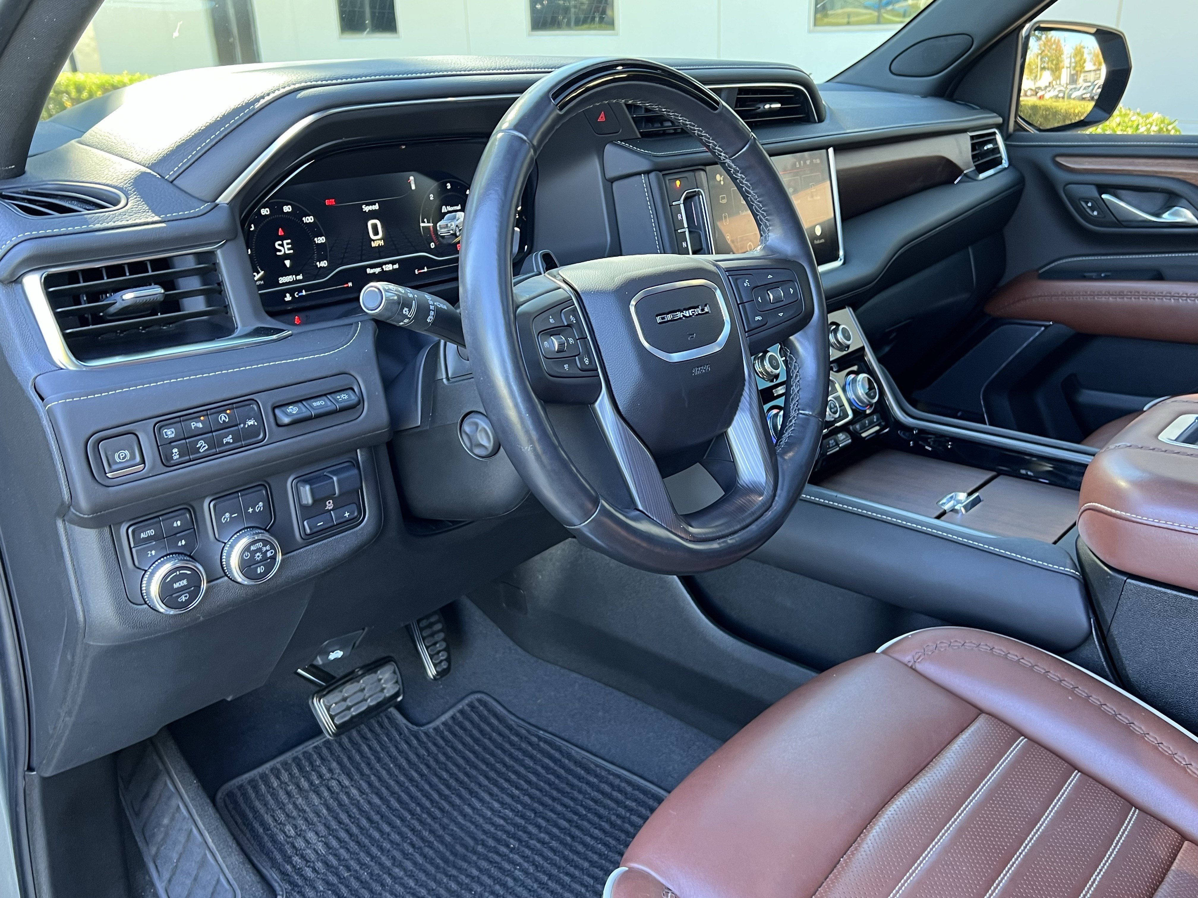 Used 2024 GMC Yukon XL Denali Ultimate AWD/4WD image 17