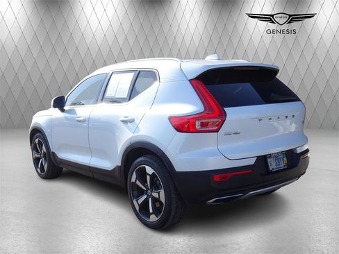 Used 2019 Volvo XC40 T5 Inscription image 3
