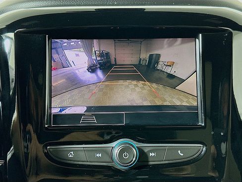 Used 2022 Chevrolet Traverse LS image 15