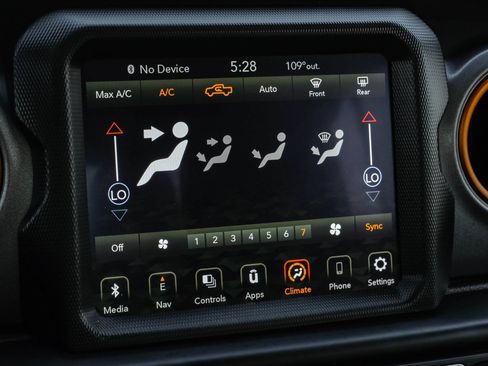 Used 2023 Jeep Gladiator Mojave AWD/4WD image 32