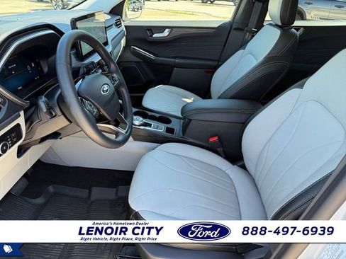 Used 2025 Ford Escape SE w/ PHEV Premium Package FWD image 10
