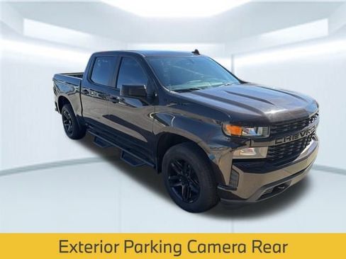 Used 2020 Chevrolet Silverado 1500 Custom w/ Custom Value Package image 4