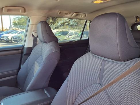 Used 2020 Toyota Highlander L image 25