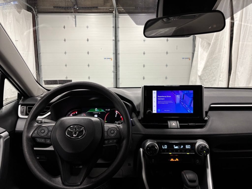 Used 2025 Toyota RAV4 XLE AWD/4WD image 16