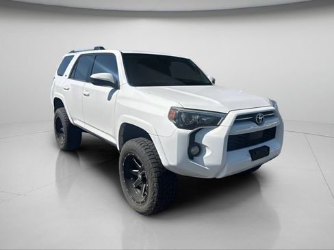 Used 2020 Toyota 4Runner SR5 AWD/4WD image 3