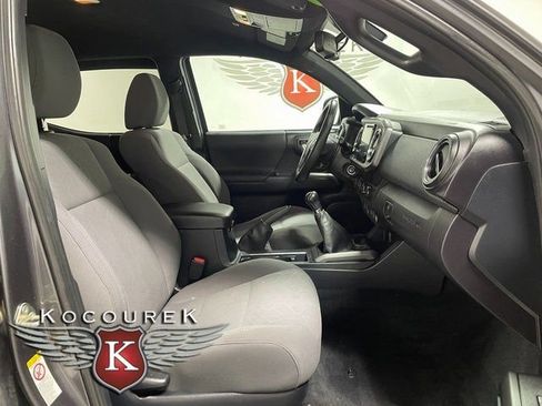 Used 2019 Toyota Tacoma TRD Sport AWD/4WD image 22