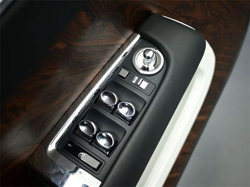 Used 2016 Rolls-Royce Dawn image 22