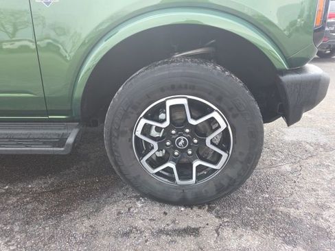 Used 2025 Ford Bronco Outer Banks image 2