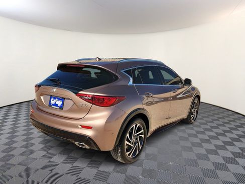 Used 2018 INFINITI QX30 Premium w/ Technology Package image 4