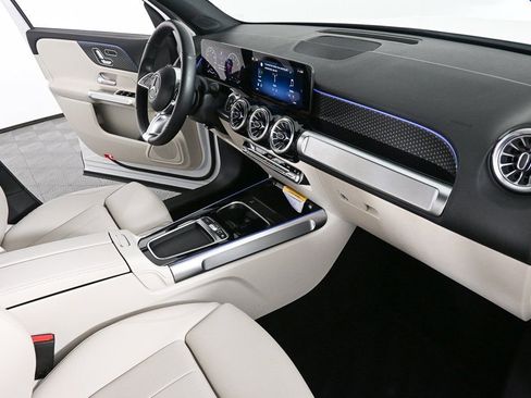 Certified 2025 Mercedes-Benz GLB 250 image 23