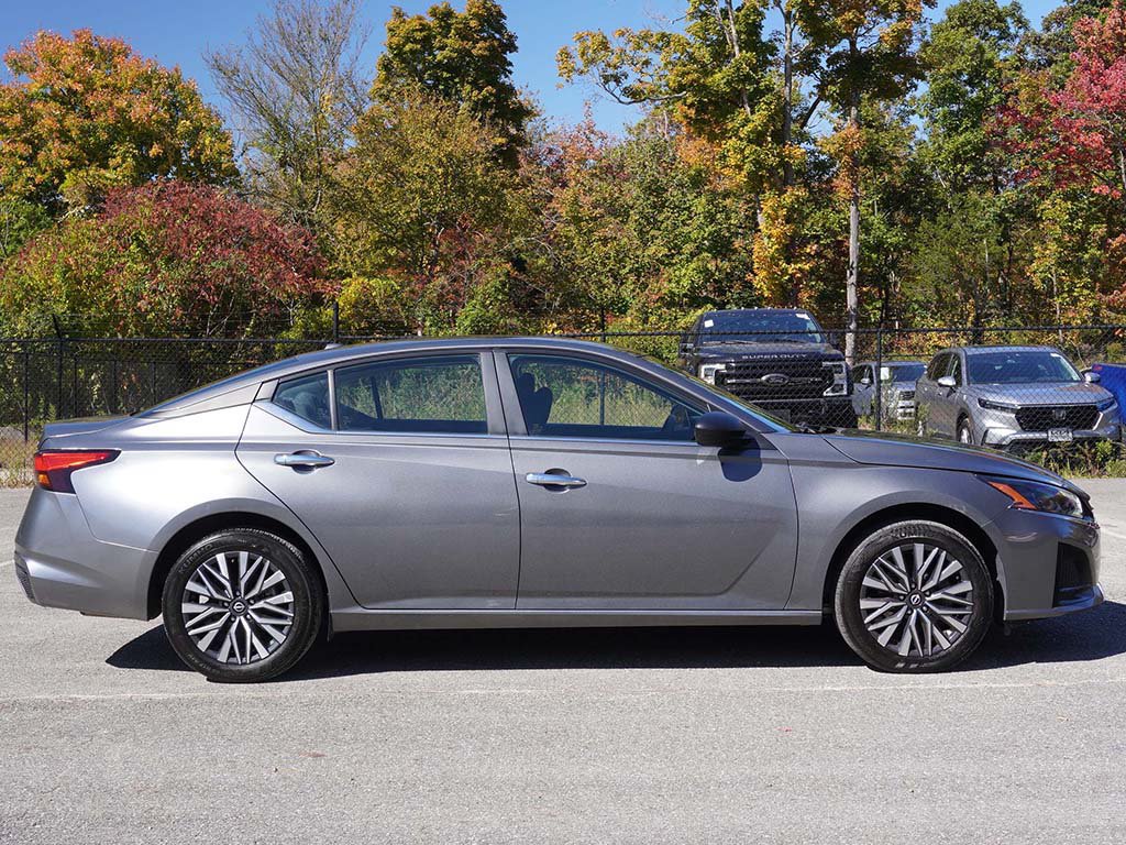 Used 2024 Nissan Altima 2.5 SV AWD/4WD image 15