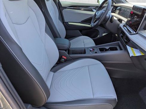 New 2026 Volkswagen Tiguan SE R-Line FWD image 28